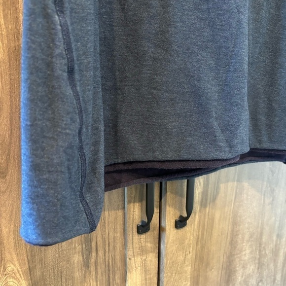 Lululemon Every Yogi Long Sleeve Womens Size M Top Blue White - Picture 12 of 15